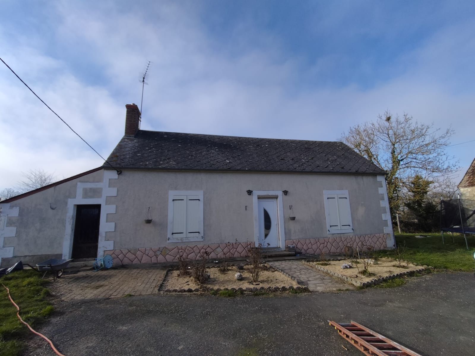 Intérieur après rénovation peinture par artisan